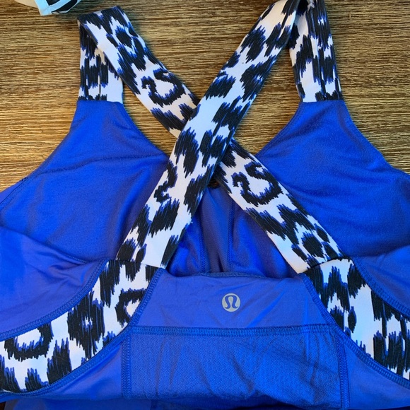 Lululemon cross back workout tank. Size 10. Blue black white. - Picture 5 of 9